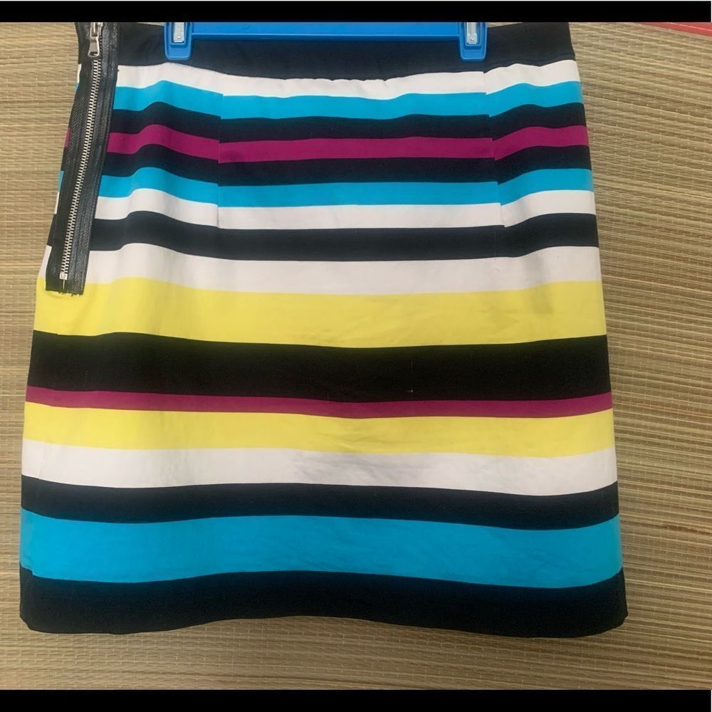 Retro skirt, side leather zipper, with lining.